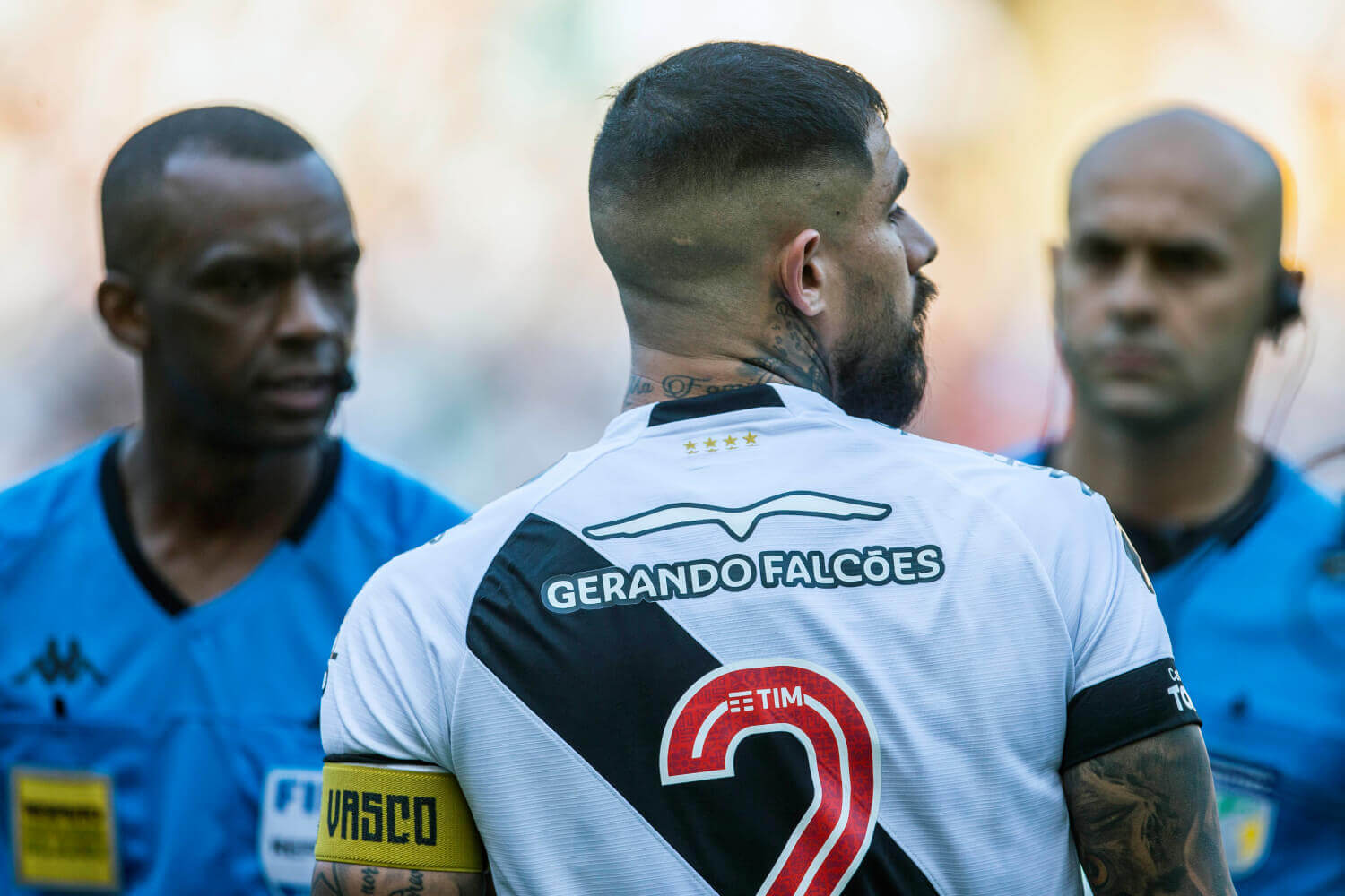 Em mais um confronto contra a pobreza, Gerando Falcões participa de jogo do Vasco!